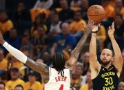 开云下载-火箭客场擒尼克斯，继续追赶勇士