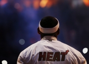 开云体育-法网险胜澳网，辛纳统治全场的背后