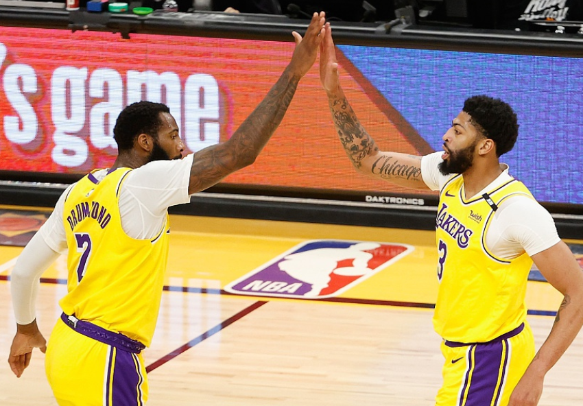 立陶宛男篮翻盘凯尔特人，浓眉三分雨点燃全场的简单介绍