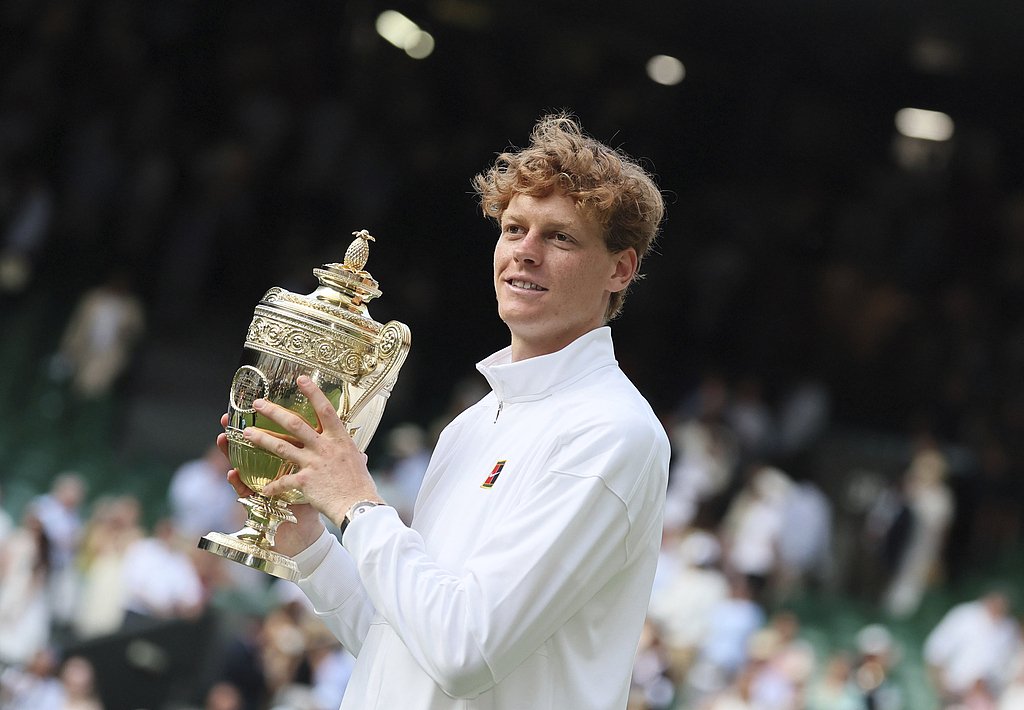 包含美网完胜拉沃尔杯，辛纳高光表现的词条