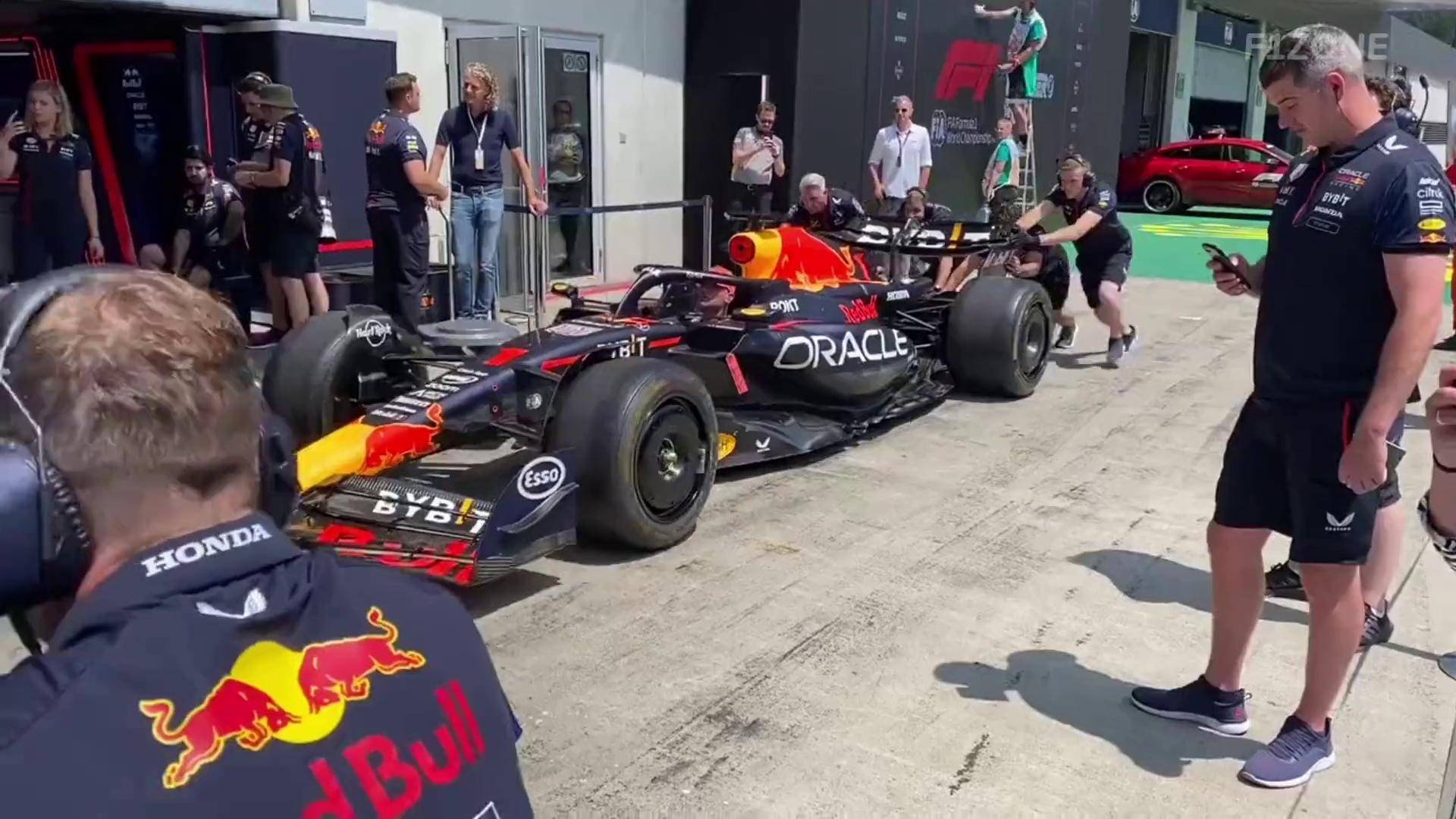 红牛车队横扫威廉姆斯，汉密尔顿点燃赛场的简单介绍