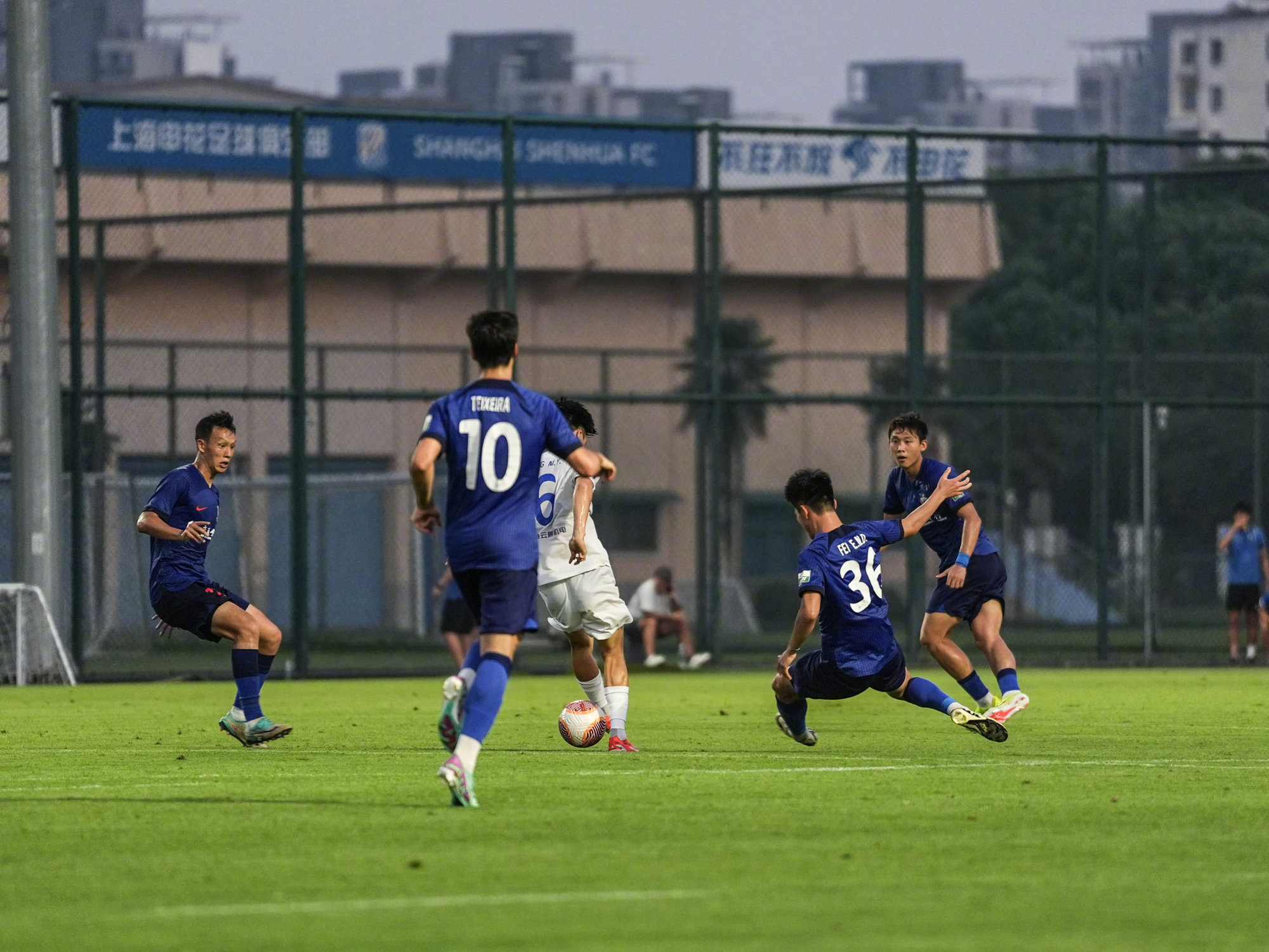 关于武汉黄陂区少年足球赛春日开赛，比拼激烈的信息