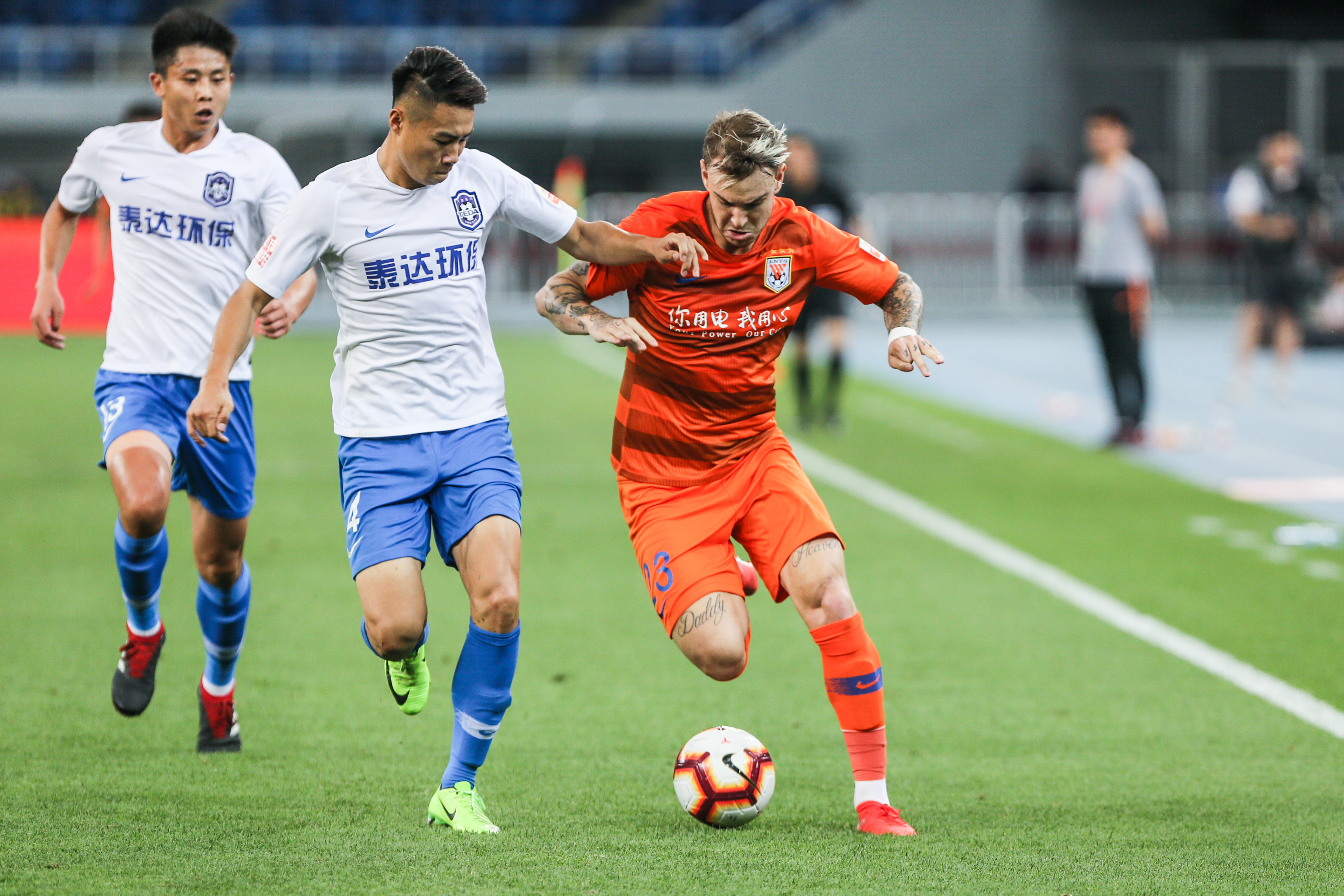 包含成都对决：泰达对阵华南，胜负难言众望所归的词条