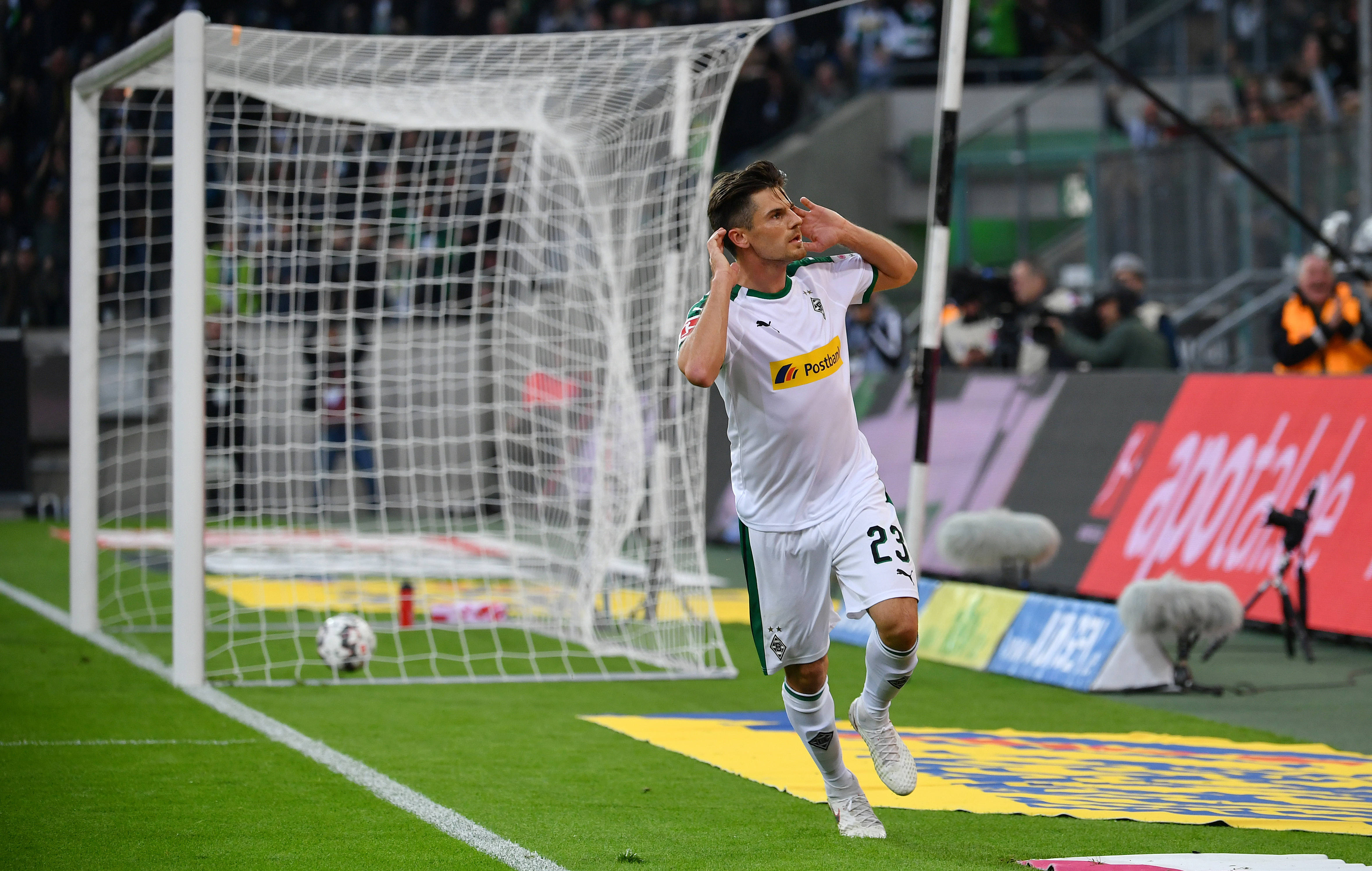 拜仁慕尼黑在客场淘汰门兴格拉德巴赫，晋级杯赛！的简单介绍