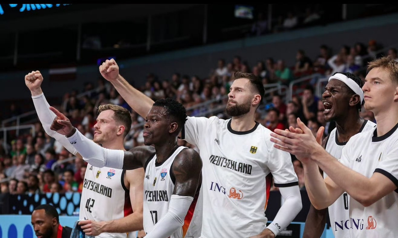 加拿大男篮血洗德国男篮，利拉德送出助攻的简单介绍