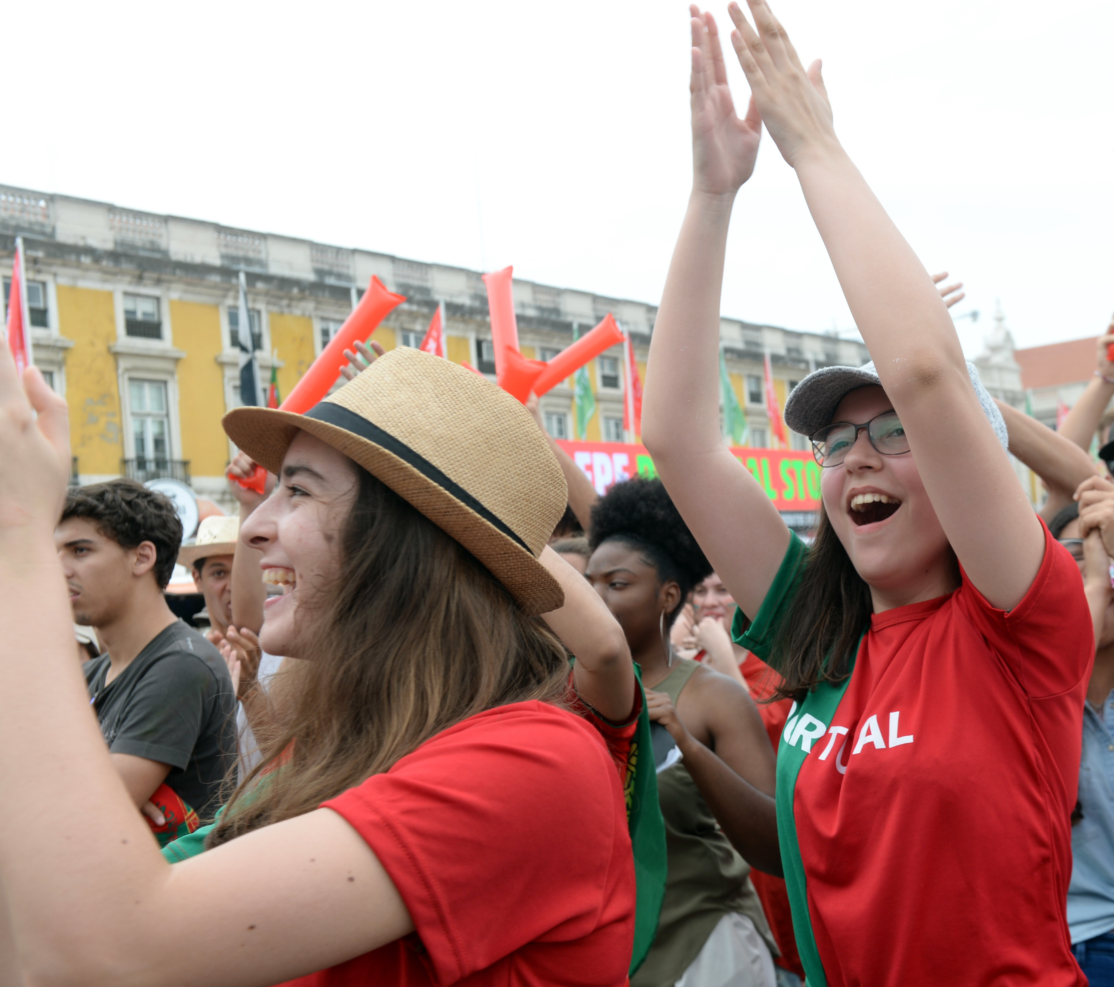 世界各地球迷热切期待体育赛事的精彩表现