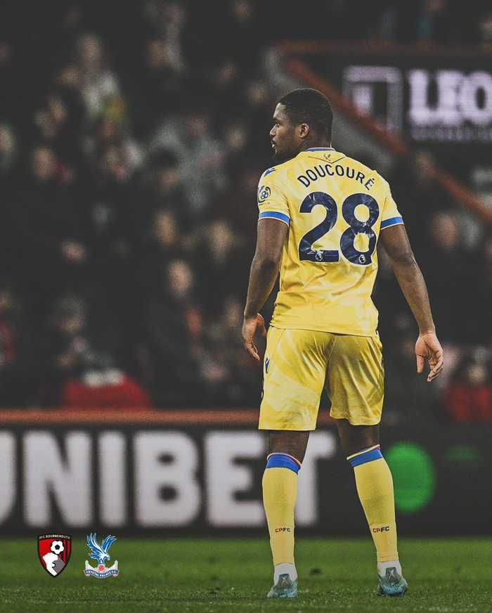 包含伯恩茅斯主场战平水晶宫，展现坚韧力量的词条