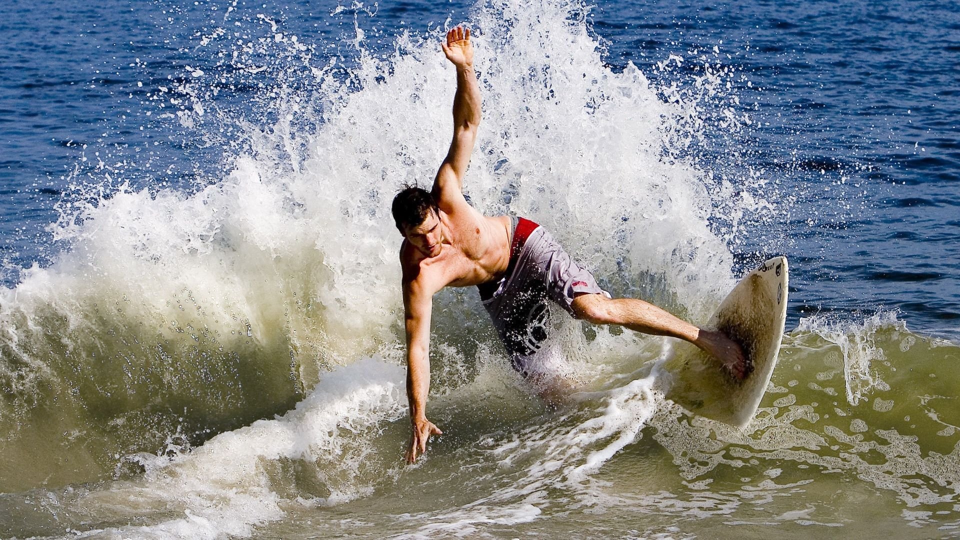 里昂单骑破奥阵，莱万一剑定江山—关键先生的传奇之夜