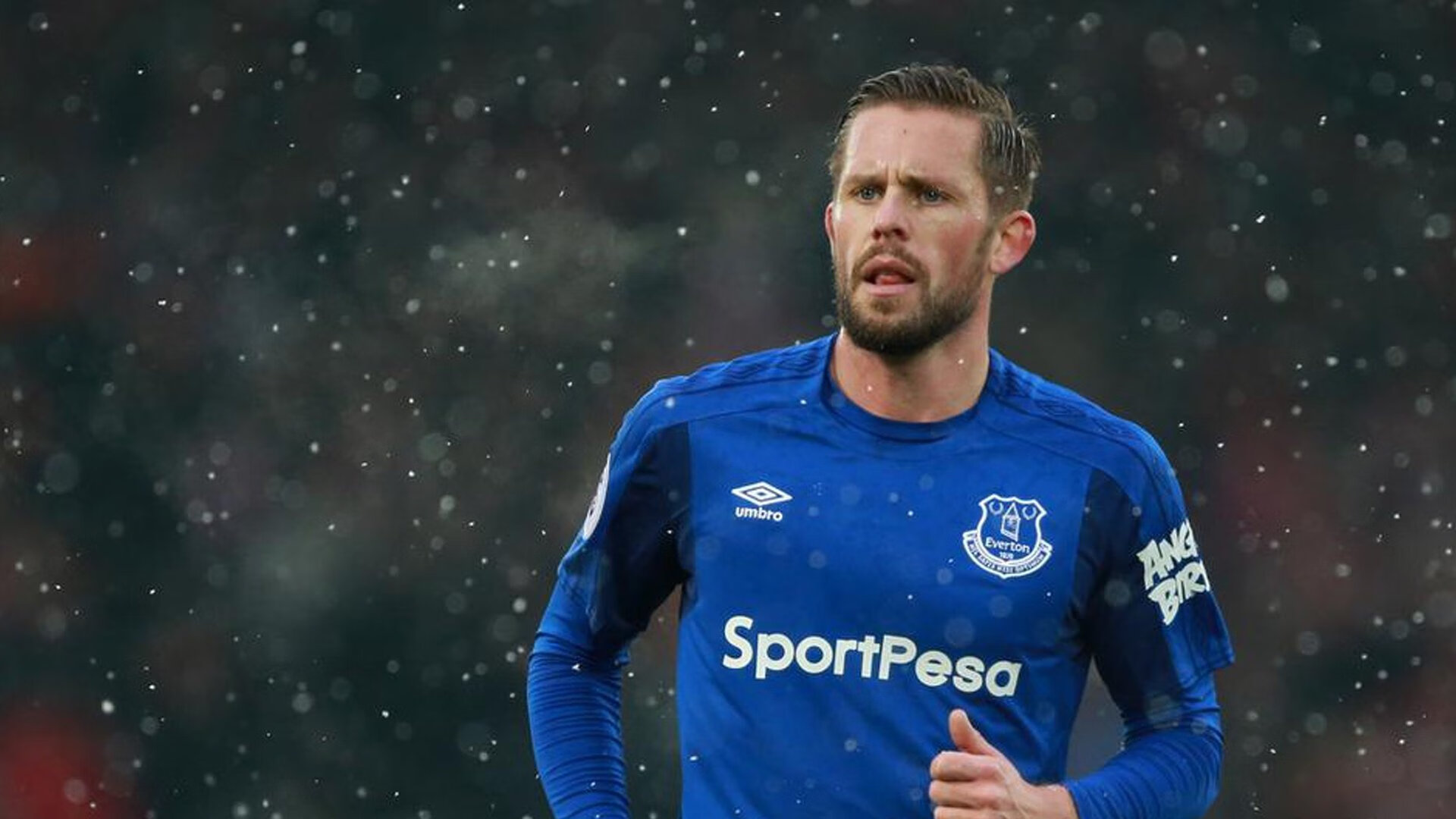 篮球世界的奇妙交错，当广东队逆转快船，约基奇成为关键先生